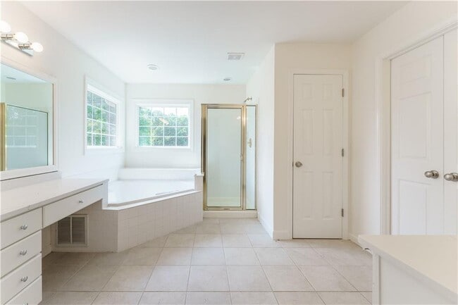Building Photo - 3272 Pomarine Ln NW