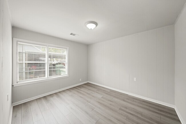 Building Photo - 2253 Collier St