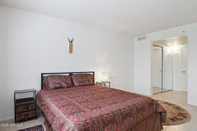 Building Photo - 7950 E Camelback Rd