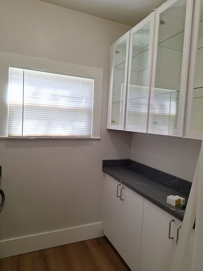 Building Photo - **Incredible 2 Bedroom, 1.5 Bath Home with a Fun Bonus Room!** Don’t miss out on this fantastic o...