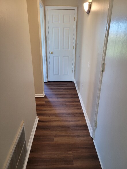 Building Photo - 1310 Louisville Rd