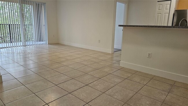 Building Photo - 8040 N Nob Hill Rd