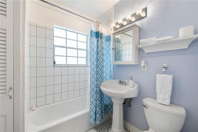 Building Photo - 1712 Pierce St