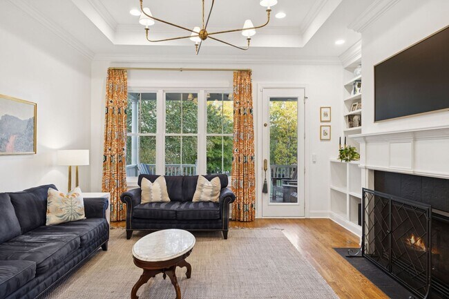 Building Photo - Luxury Executive Rental in Highlands of La...