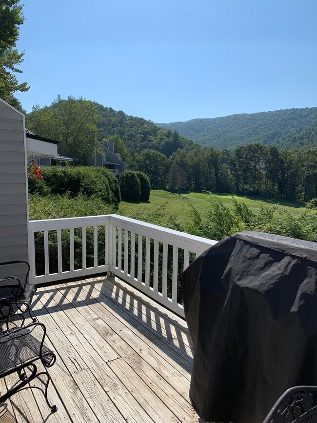 Building Photo - 2/2 Fully Furnished Condo in Willow Valley...