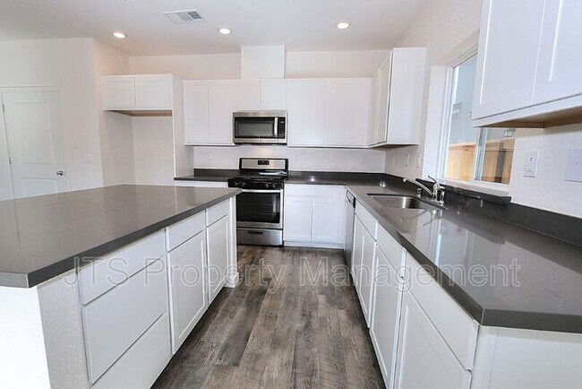 Building Photo - 716 Franklin St