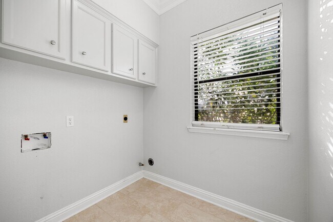 Building Photo - 15526 Cabildo Dr