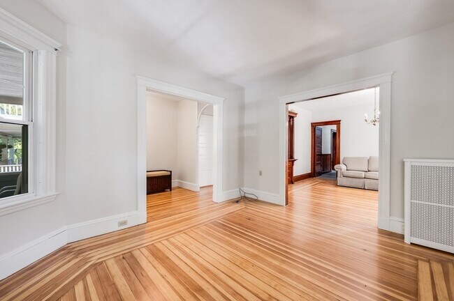 Building Photo - 36 Granville Rd