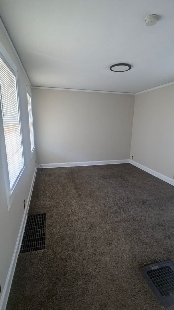 Building Photo - 2 bedroom Side by Side Duplex