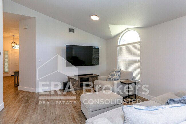Building Photo - 6110 Melanie Dr
