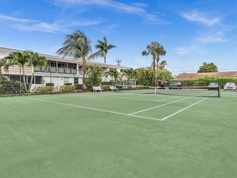 Building Photo - 3020 NE 16th Ave