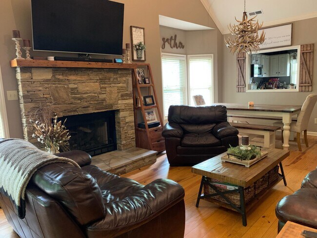 Building Photo - 103 Clary Ct