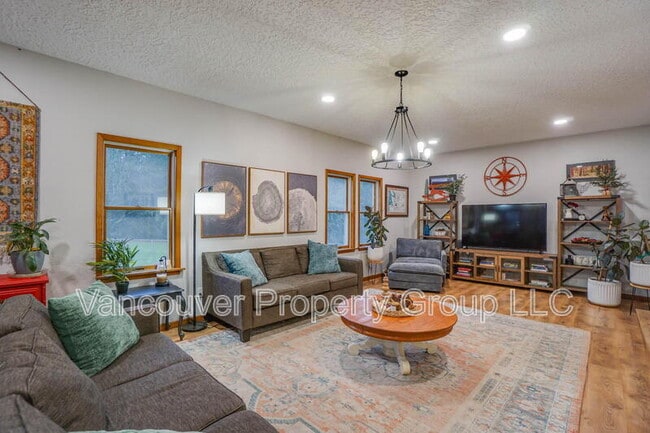 Building Photo - 745 S 21st Pl