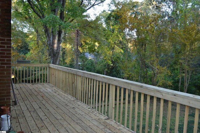 Building Photo - 40 Lanneau Dr