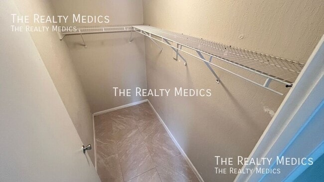 Building Photo - 2130 Forest Knoll Dr NE