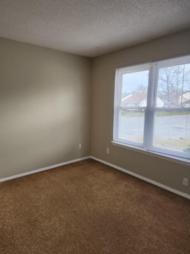 Building Photo - Weblin Pointe Townhome
