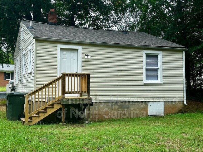 Building Photo - 928 Dixie St