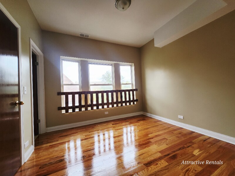 Building Photo - 207 N Parkside Ave
