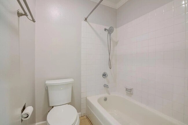 Building Photo - 355 Half Moon Ln