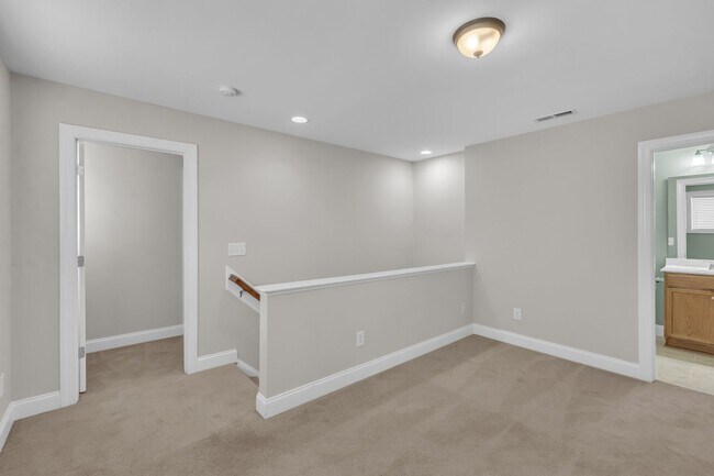 Building Photo - 3 Bedroom Home in Austin Creek! 2 Car Gara...