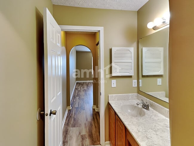 Building Photo - 5272 Gobel Dr