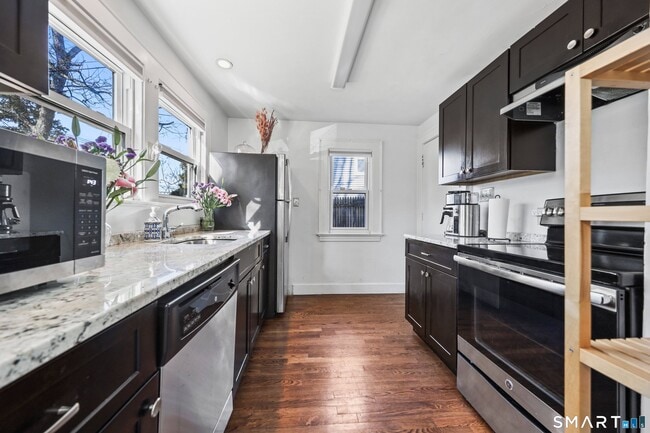 Building Photo - 196 Waite St