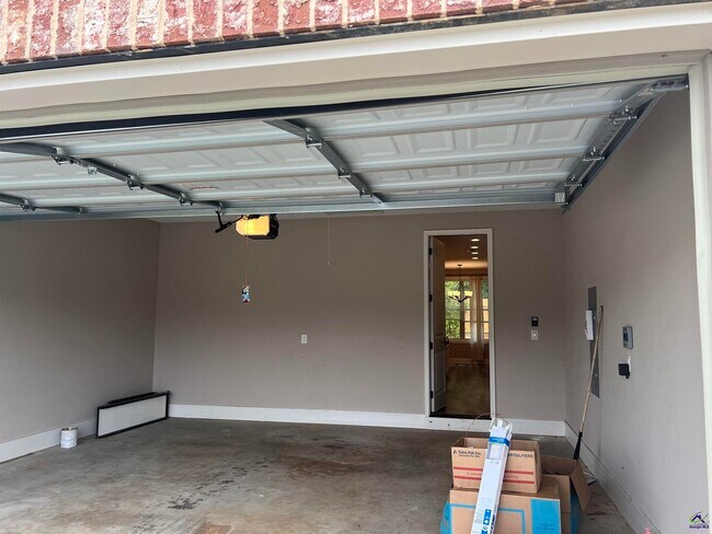 Building Photo - 107 Gwendolyn Ave