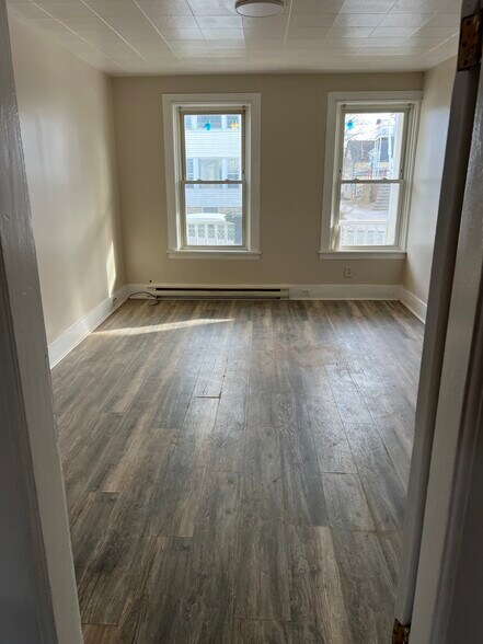 Building Photo - 143 Charlton St