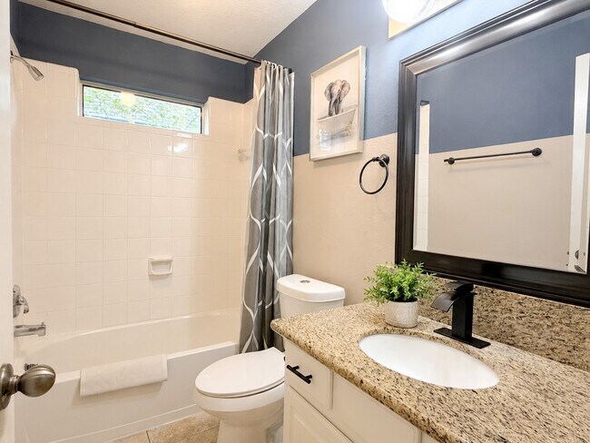 Building Photo - 3043 Summercrest Dr