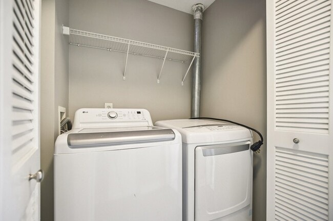 Building Photo - 7718 Porter House Dr