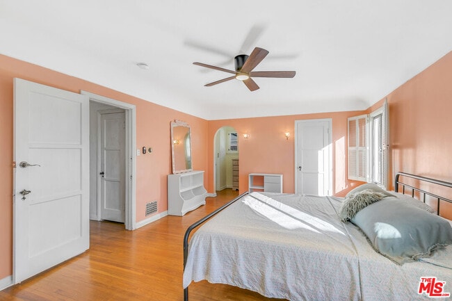 Building Photo - 1530 Valley View Rd