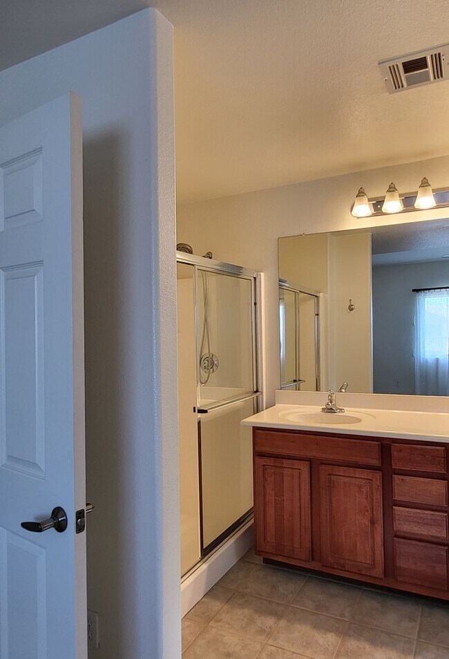 Building Photo - Unfurnished Resort Like Condo available No...