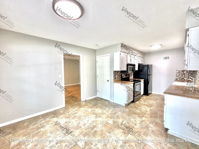 Building Photo - COMING SOON! 3 Bedroom 1.5 Bath in Blue Sp...