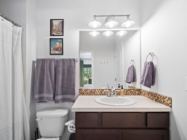 Building Photo - Desirable Kendall Yards Townhouse – Modern Living Near Downtown Spokane (Furnished)