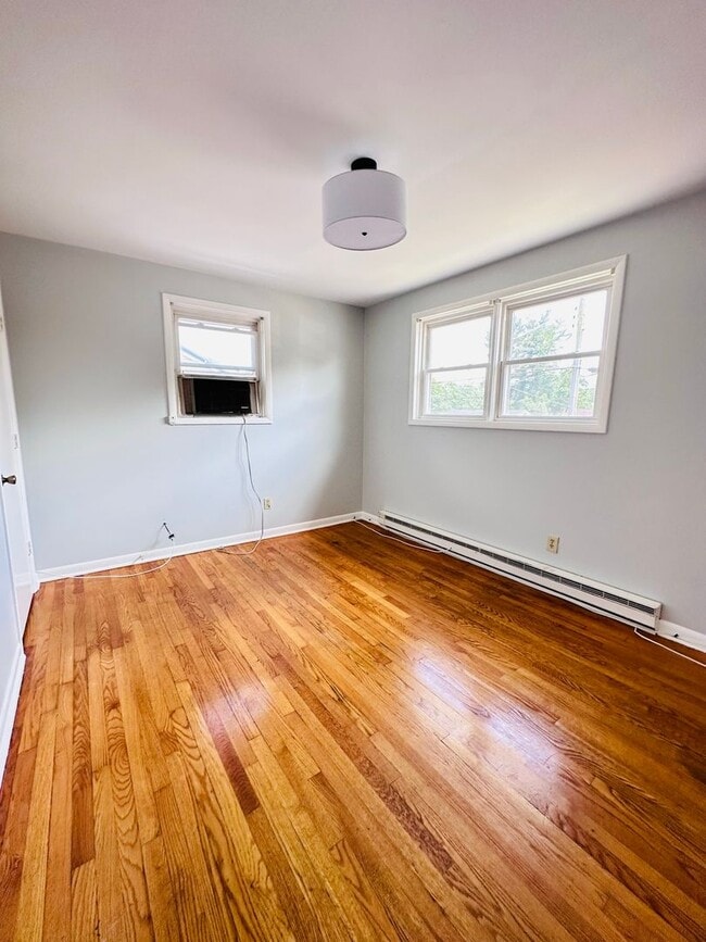 Building Photo - 813 Montrose Ave