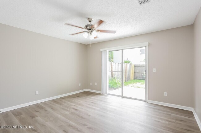 Building Photo - 11360 Fort Caroline Lakes Dr S