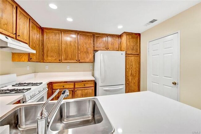 Building Photo - 2038 S Bon View Ave