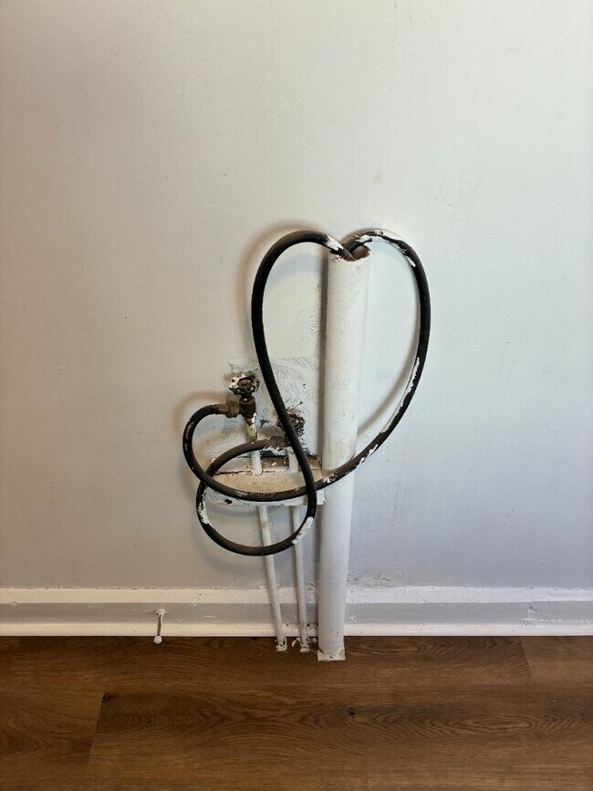 Building Photo - 1312 Meadow St S