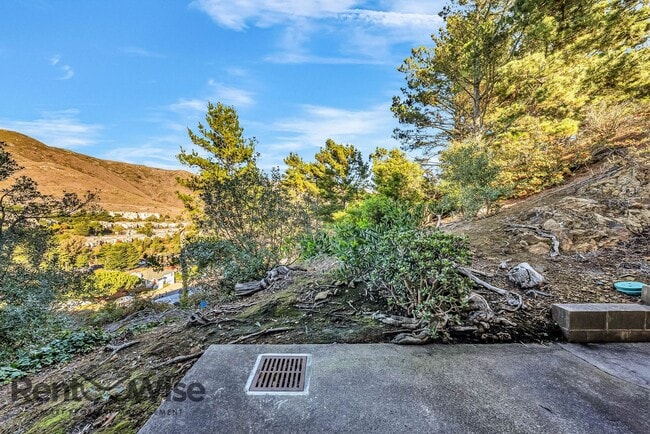 Building Photo - 963 Ridgeview Ct