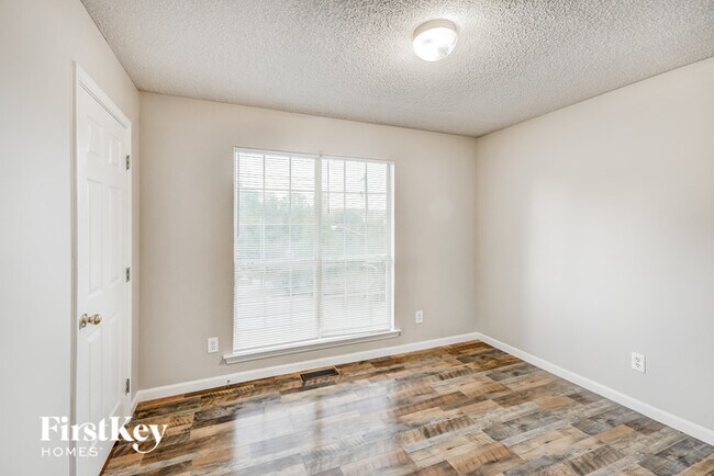 Building Photo - 412 Forest Hills Pl