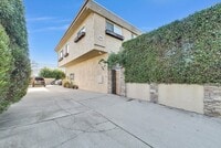 Building Photo - 2006 Manhattan Beach Blvd