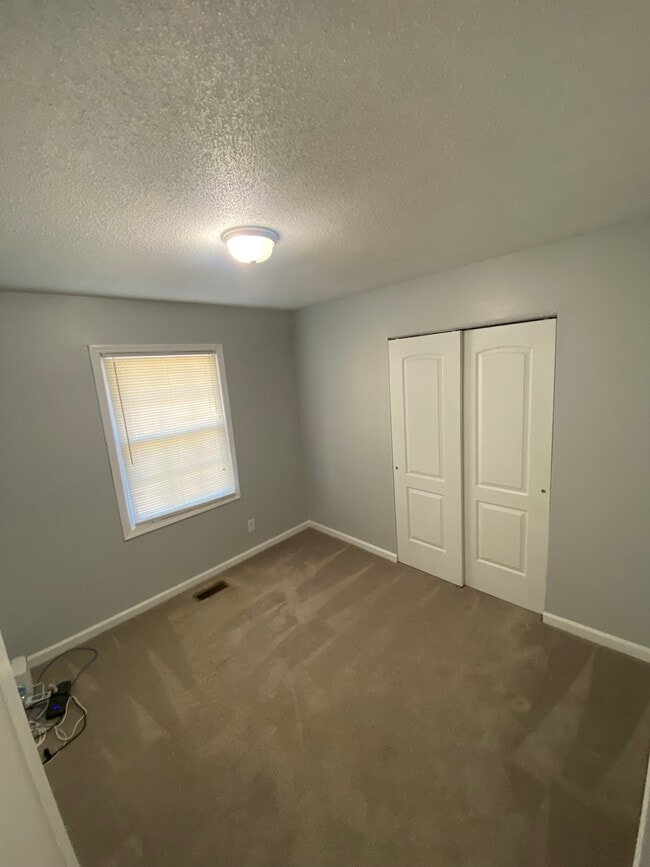 Building Photo - 2206 Emerson Pl