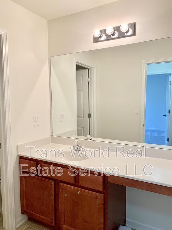 Building Photo - 2202 Jasmine Glen Dr