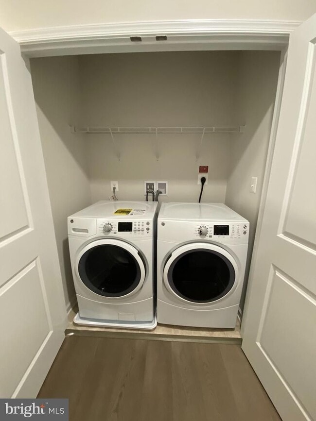 Building Photo - Condo with Garage - Loudoun Metro
