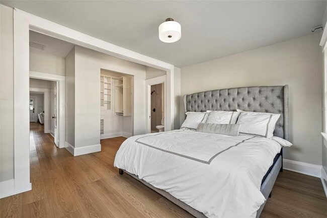 Building Photo - 5709 N Suwanee Ave