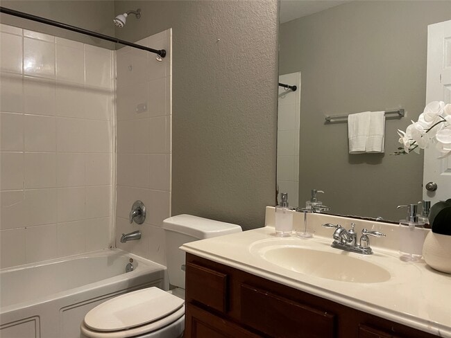 Building Photo - 5426 Rio Dr