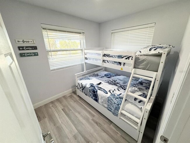 Building Photo - 2326 S Peninsula Dr