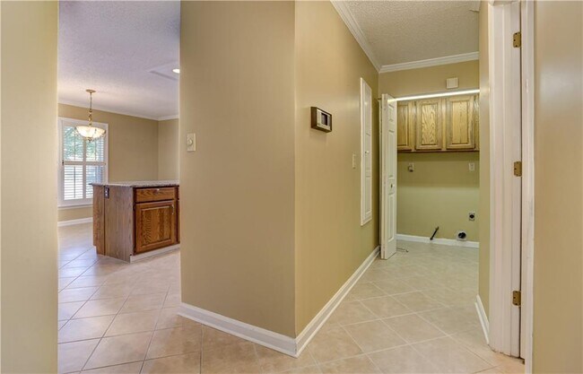 Building Photo - 60 Heartwood Dr NE