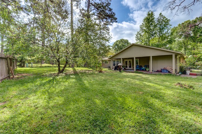 Building Photo - 3530 Kentwood Dr