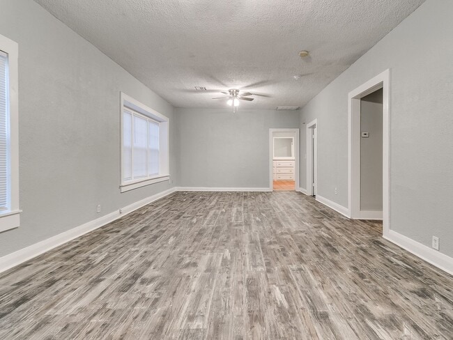 Building Photo - 3 Bedroom 1 Bath home in Shawnee!
